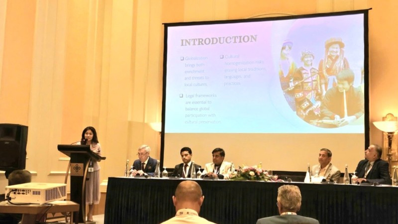 Tiến sĩ Nguyễn Phương Hòa trình bày tham luận.